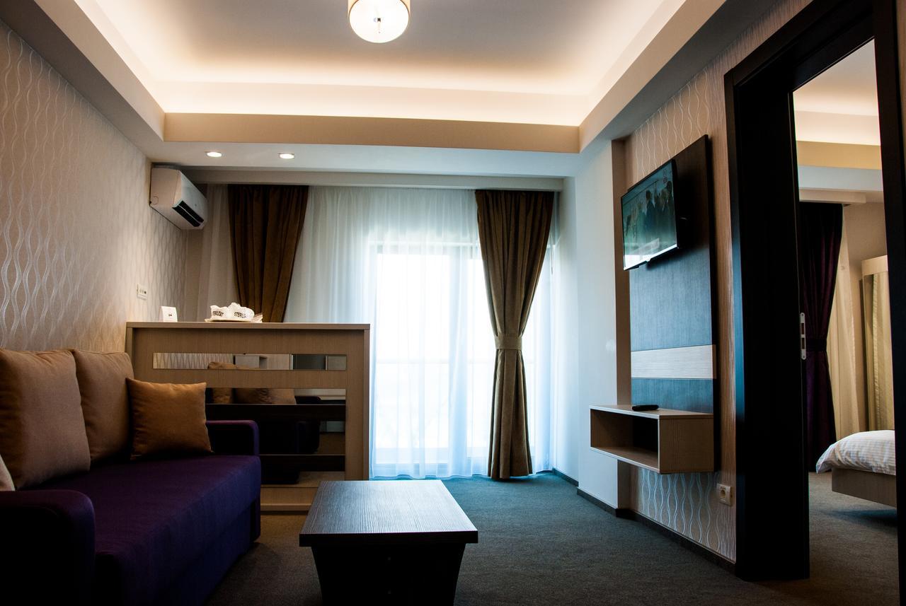 Hotel Milano Blue Mamaia Buitenkant foto
