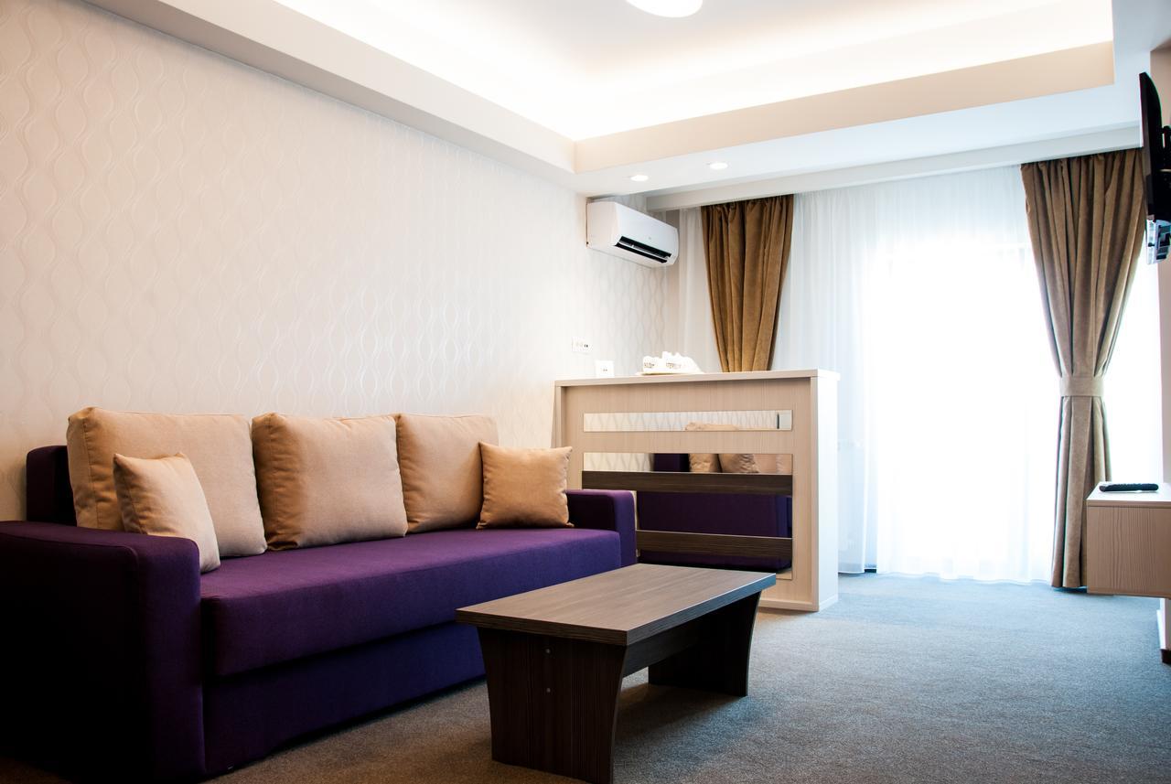 Hotel Milano Blue Mamaia Buitenkant foto